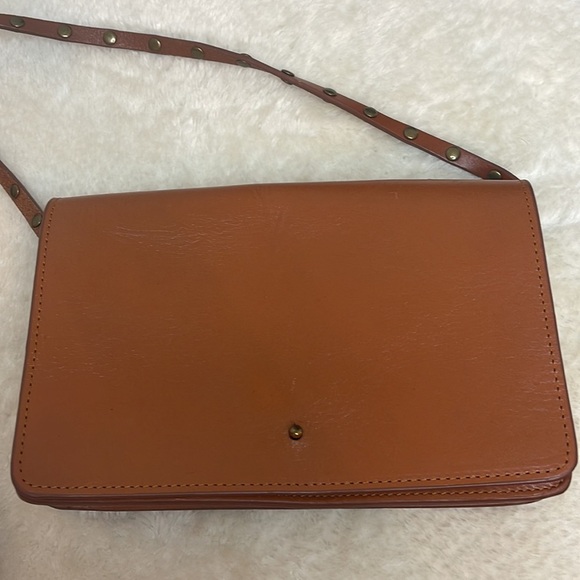 Seven Hills Kyara Light Brown Leather Crossbody Adjustable Strap Purse - Picture 2 of 13